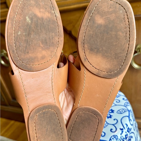 Tory Burch Tan Sandals with Gold Logo - Picture 5 of 5
